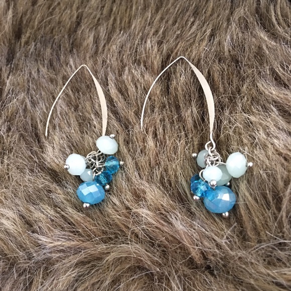 V Shape silver tone dangle bead hoop earrings - Picture 5 of 5